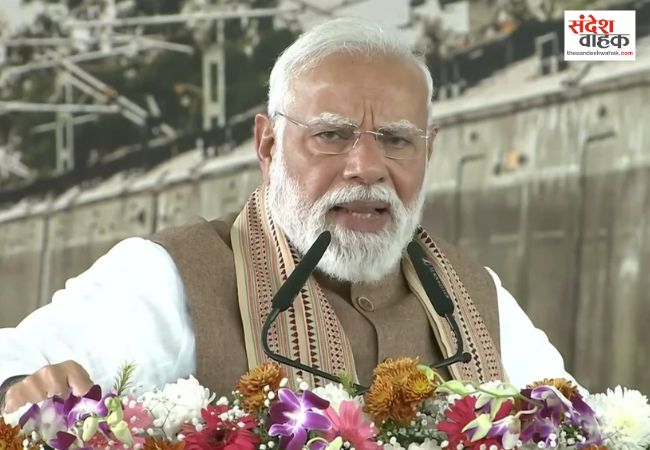 पीएम मोदी का कांग्रेस पर तीखा तंज, बोले- दुनिया जानती है आप पहले से नंगे हो, फिर कपड़े उतारने की क्या जरूरत पड़ी