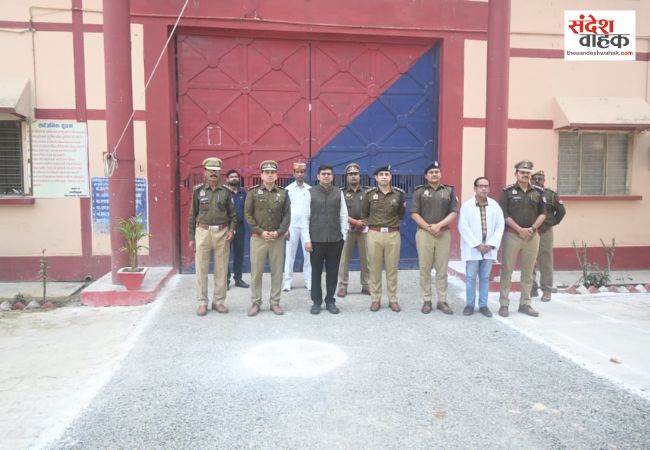 Siddharthnagar News: डीएम-एसपी ने जिला कारागार का कया औचक निरीक्षण, बैरकों से लेकर भोजनालय तक की जांच
