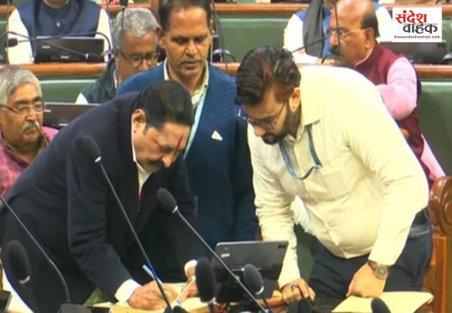 बेऊर जेल से विधानसभा पहुंचे अनंत सिंह, विधायक पद की ली शपथ, फिर नीतीश कुमार के पैर छूकर लिया आशीर्वाद