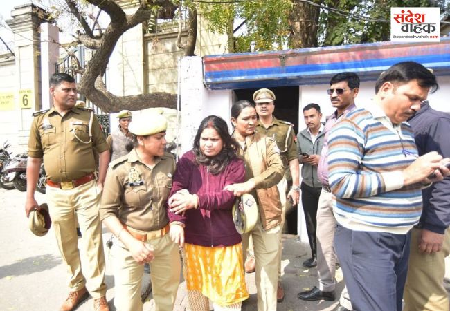Lucknow News: विधानसभा के बाहर महिला ने की आत्मदाह की कोशिश, पुलिस की सुनवाई न होने से थी परेशान