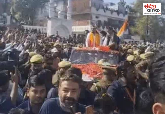 लखनऊ में संजू बाबा का स्वैग, बोले- ओए मामू! झाड़ लगाओ और पानी बचाओ वरना अपनी वॉट लग जाएगी