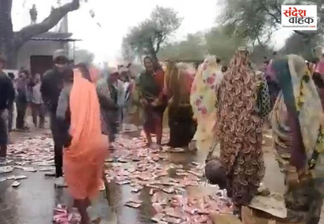 Lalitpur News: शराब के खिलाफ उतरीं महिलाएं, हाथ में डंडे-फावड़े लेकर तोड़ा ठेका, सड़क पर बहा दीं सैकड़ों बोतलें