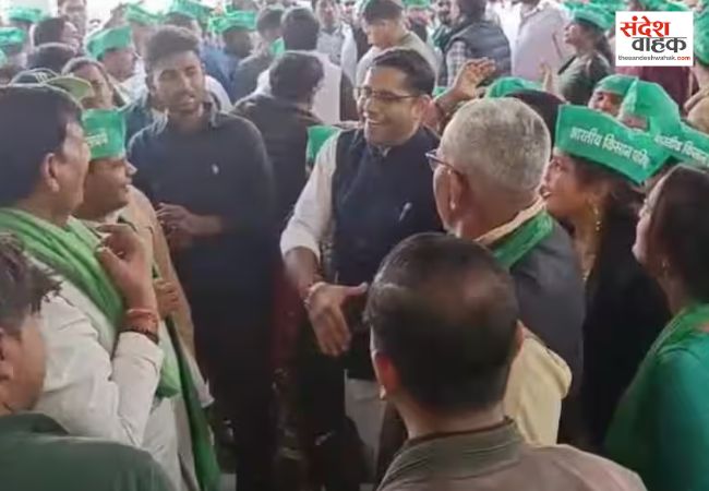 नोएडा में हजारों परिवारों ने किया बिजली दफ्तर पर घेराव, सुखबीर खलीफा बोले- अब लखनऊ-दिल्ली तक होगा आंदोलन