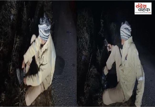 Barabanki News: महादेवा मेला में ड्यूटी के दौरान नशे में धुत बीच हाईवे पर गिरा सिपाही, राहगीरों ने बचाई जान