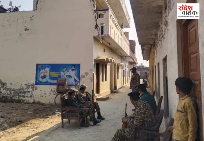 Azamgarh News: ब्रिटिश नागरिक बन चुके मदरसा टीचर के घर पर ED का छापा, 20 साल बाद खुला बंद मकान का ताला