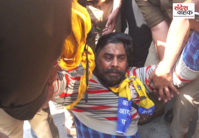 Lucknow News: मोदी-ट्रंप ट्रेड डील के खिलाफ AAP कार्यकर्ताओं ने किया विरोध प्रदर्शन