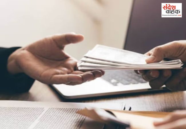 Baghpat News: दाखिल-खारिज के नाम पर रिश्वत लेते धरा गया नायब तहसीलदार का पेशकार