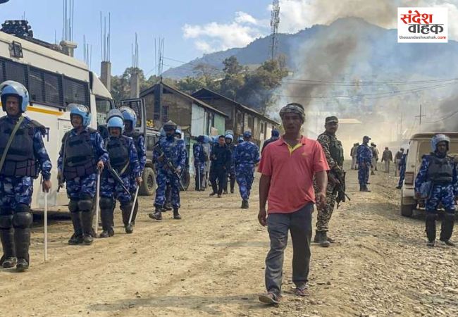 मणिपुर के उखरुल में उग्रवादियों ने फूंके 21 घर, भारी गोलीबारी के बाद जिले में कर्फ्यू और 5 दिन के लिए इंटरनेट बंद