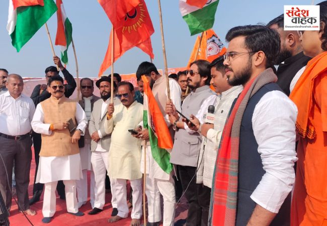 Lucknow News: महाशिवरात्रि पर भारत की जीत के लिए हुआ भव्य हवन और 5100 दीपों का दान