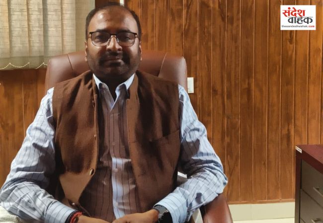 Siddharthnagar News: नवागत उपायुक्त विनोद कुमार वर्मा ने संभाला कार्यभार, बोले- काला नमक चावल के साथ अब नए उत्पादों से चमकेगा जिला