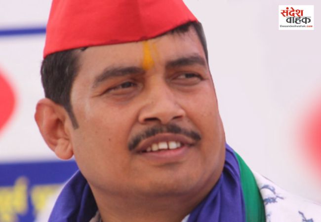 Mau News: पूर्व सांसद अतुल राय के काफिले को पुलिस ने रोका, भड़के नेता बोले- सत्ता के दबाव में हो रहा उत्पीड़न