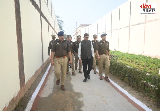 Siddharthnagar News: डीएम-एसपी ने जिला कारागार का कया औचक निरीक्षण, बैरकों से लेकर भोजनालय तक की जांच