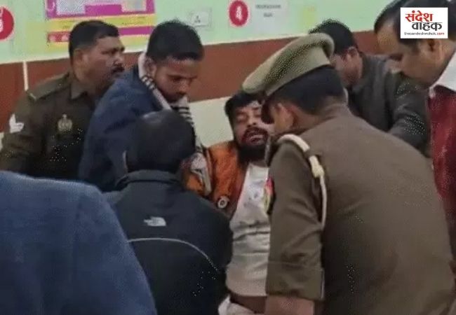 Lucknow News: निगोहां में भीषण सड़क हादसा, वैगनआर कार ट्रैक्टर-ट्रॉली में घुसी, दो गंभीर घायल