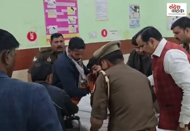 Lucknow News: निगोहां में भीषण सड़क हादसा, वैगनआर कार ट्रैक्टर-ट्रॉली में घुसी, दो गंभीर घायल