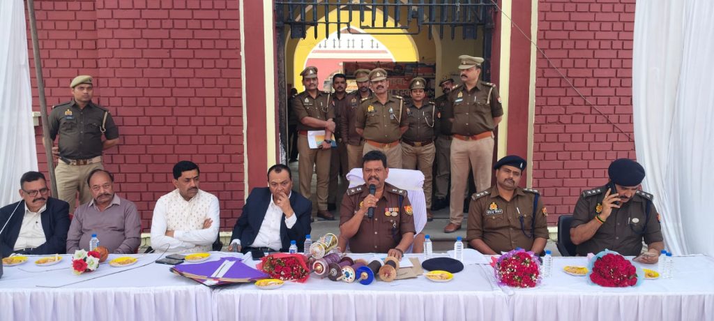 लखनऊ पुलिस का 'चाइनीज मांझा' मुक्त अभियान, डीसीपी पश्चिम की व्यापारियों संग बड़ी बैठक