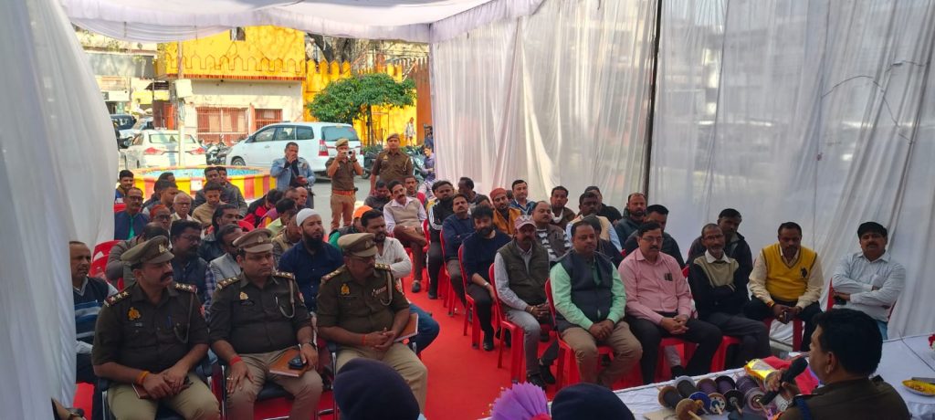 लखनऊ पुलिस का 'चाइनीज मांझा' मुक्त अभियान, डीसीपी पश्चिम की व्यापारियों संग बड़ी बैठक