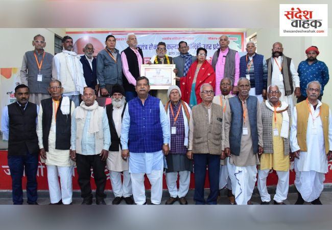 ‘पेंशन बढ़ाए सरकार, वरना दिल्ली में देंगे दस्तक’, बाराबंकी में लोकतंत्र सेनानियों की हुंकार