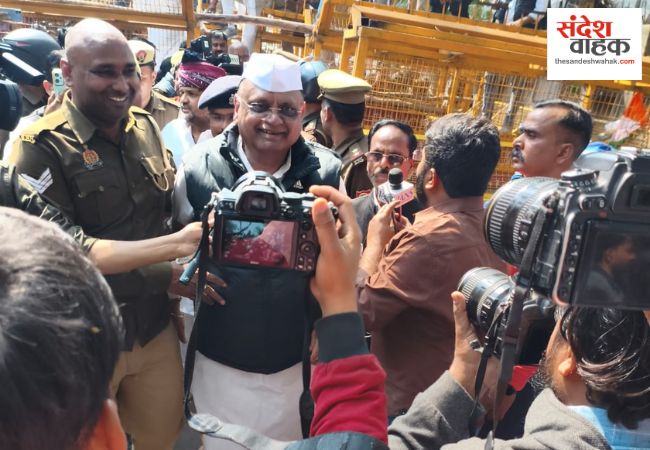 लखनऊ: मनरेगा के मुद्दे पर कांग्रेस का विधानसभा घेराव, अजय राय और आराधना मिश्रा हिरासत में