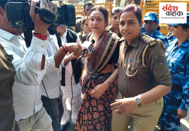 लखनऊ: मनरेगा के मुद्दे पर कांग्रेस का विधानसभा घेराव, अजय राय और आराधना मिश्रा हिरासत में