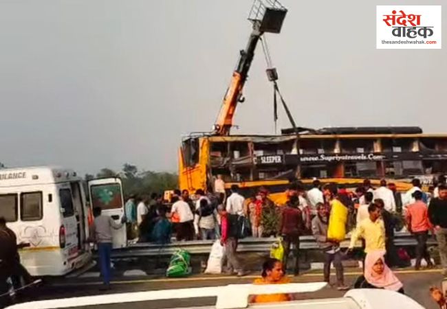 लखनऊ में पूर्वांचल एक्सप्रेस-वे पर भीषण हादसा, तेज रफ्तार बस पलटी, 7 लोगों की मौत