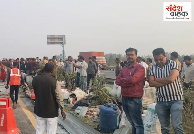 लखनऊ में पूर्वांचल एक्सप्रेस-वे पर भीषण हादसा, तेज रफ्तार बस पलटी, 7 लोगों की मौत