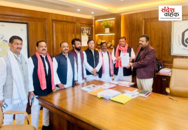 JPNIC को पार्किंग स्थल बनाने की तैयारी पर बिफरी सपा, LDA उपाध्यक्ष को सौंपा ज्ञापन