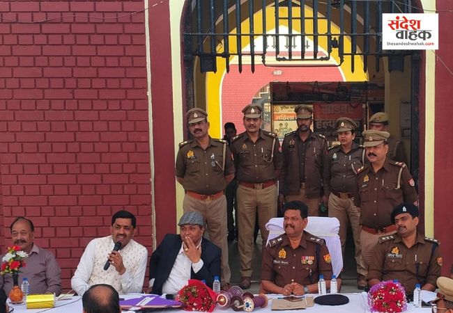 लखनऊ पुलिस का 'चाइनीज मांझा' मुक्त अभियान, डीसीपी पश्चिम की व्यापारियों संग बड़ी बैठक