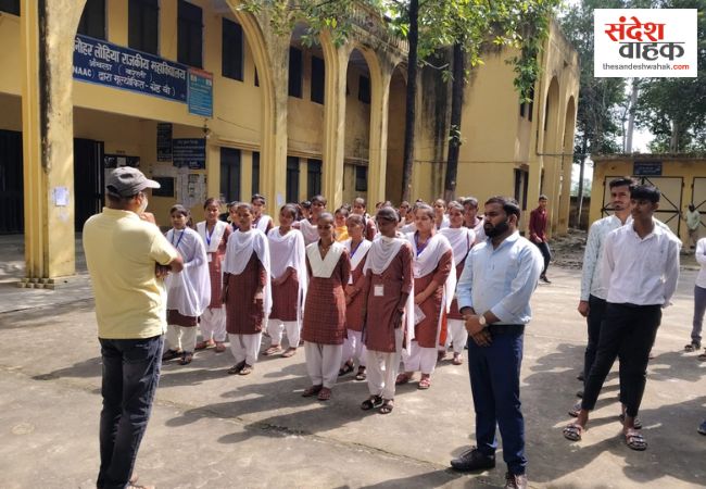 बरेली: लोहिया महाविद्यालय के NSS शिविर में जल संरक्षण की गूंज, ग्रामीणों को सिखाए योग के गुर