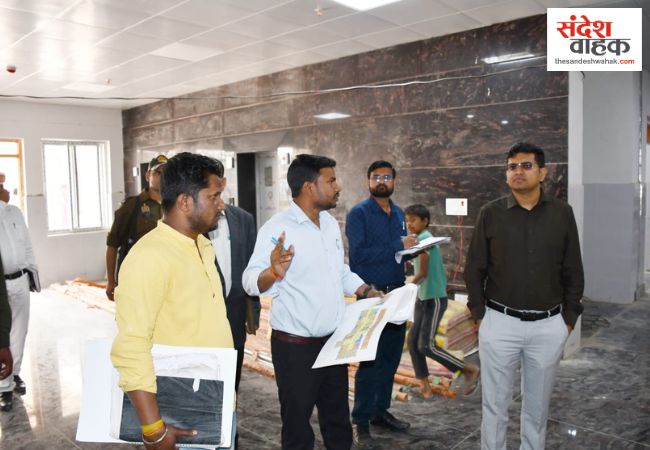 मेडिकल कॉलेज में बन रहे गर्ल्स हॉस्टल और क्रिटिकल केयर यूनिट का डीएम ने किया मुआयना