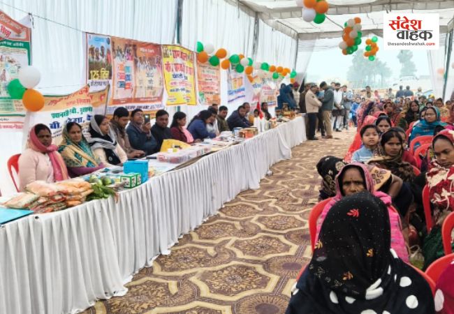 सिद्धार्थनगर: डीएम की चौपाल में मौके पर समाधान, बोले- आयुष्मान कार्ड बनाने में लाएं तेजी