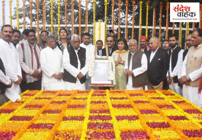 आचार्य नरेन्द्र देव की 70वीं पुण्यतिथि: अखिलेश यादव बोले- उनके दिखाए रास्ते पर चलने को संकल्पित है सपा