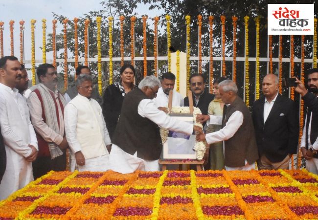 आचार्य नरेन्द्र देव की 70वीं पुण्यतिथि: अखिलेश यादव बोले- उनके दिखाए रास्ते पर चलने को संकल्पित है सपा