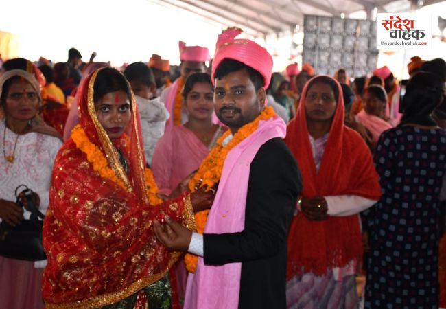 सिद्धार्थनगर: एक ही छत के नीचे गूंजी शहनाई, निकाह और मंत्रों की आवाज, 267 जोड़ों ने शुरू की नई जिंदगी