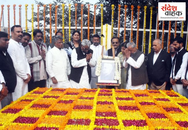 आचार्य नरेन्द्र देव की 70वीं पुण्यतिथि: अखिलेश यादव बोले- उनके दिखाए रास्ते पर चलने को संकल्पित है सपा