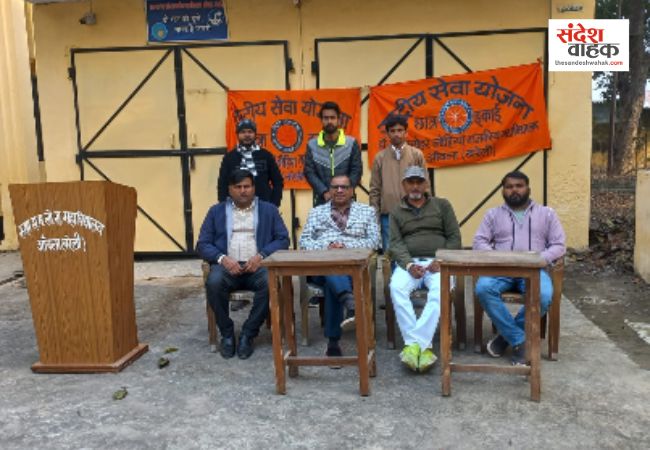 बरेली: डॉ. राम मनोहर लोहिया महाविद्यालय के NSS स्वयंसेवियों ने ग्रामीणों को किया जागरूक