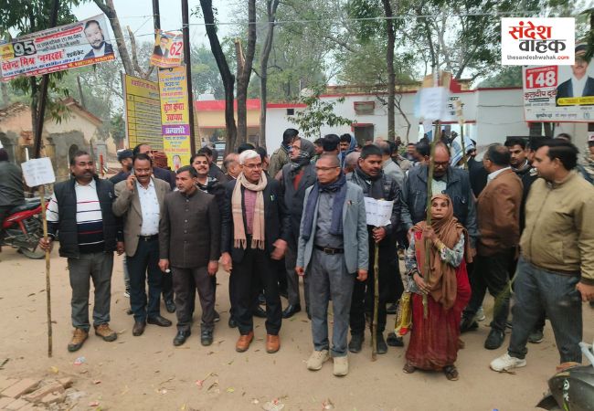 अमेठी में एसडीएम के खिलाफ जमकर नारेबाजी