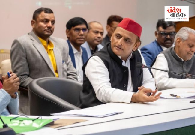 अखिलेश यादव का बड़ा हमला, बोले- 18,727 सरकारी स्कूलों को बंद करना सामाजिक अपराध