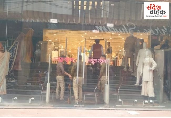 कानपुर में IT की बड़ी कार्रवाई, राजरतन ग्रुप के शोरूमों और फैक्टरियों पर छापा, टैक्स चोरी की आशंका