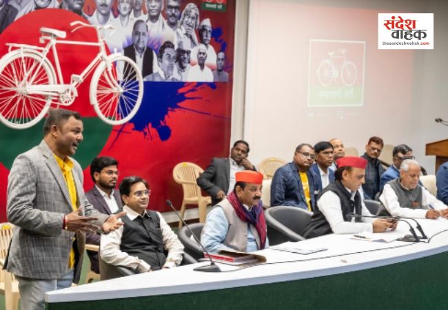 अखिलेश यादव का बड़ा हमला, बोले- 18,727 सरकारी स्कूलों को बंद करना सामाजिक अपराध