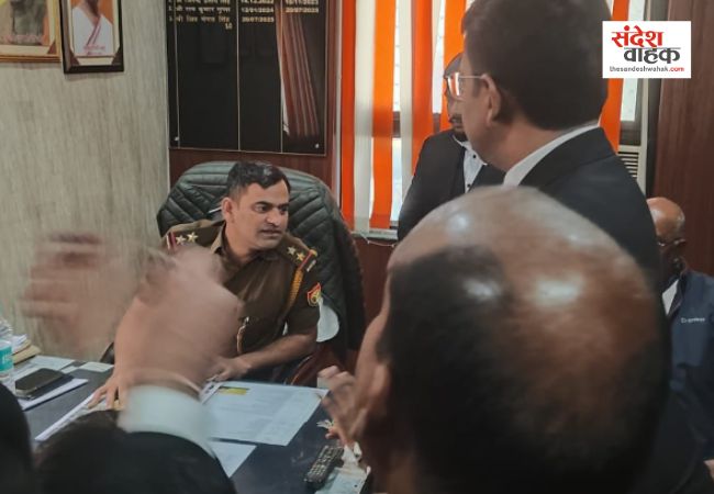 अजय राय की 'अपमानजनक' तस्वीर पर बवाल: लखनऊ के हुसैनगंज थाने में कांग्रेसियों का प्रदर्शन