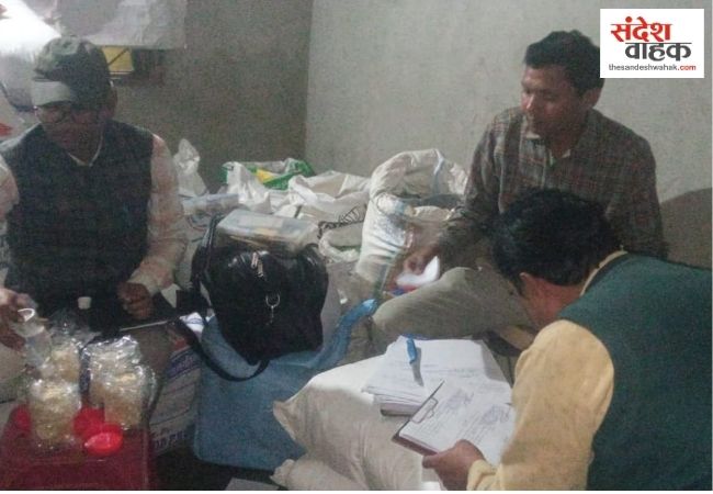 सिद्धार्थनगर: मिलावटखोरों पर 'सर्जिकल स्ट्राइक', इटवा बाजार में भारी मात्रा में नमकीन और पपड़ी सीज