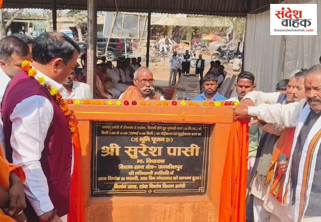अमेठी के बाजार शुकुल क्षेत्र के लोगों का सफर अब जल्द ही आसान और सुरक्षित होने वाला है। मंगलवार को क्षेत्रीय विधायक सुरेश पासी ने महोना से जैनबगंज होते