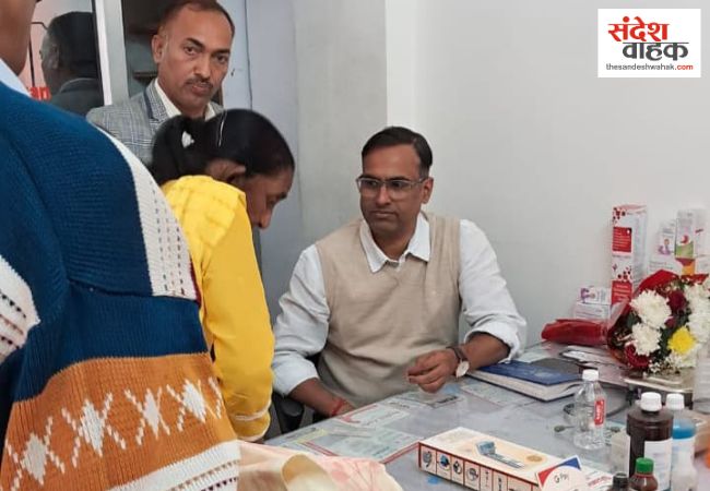 लखनऊ के साई हॉस्पिटल में उमड़ी मरीजों की भीड़, PGI के डॉक्टरों ने मरीजों का निशुल्क किया उपचार