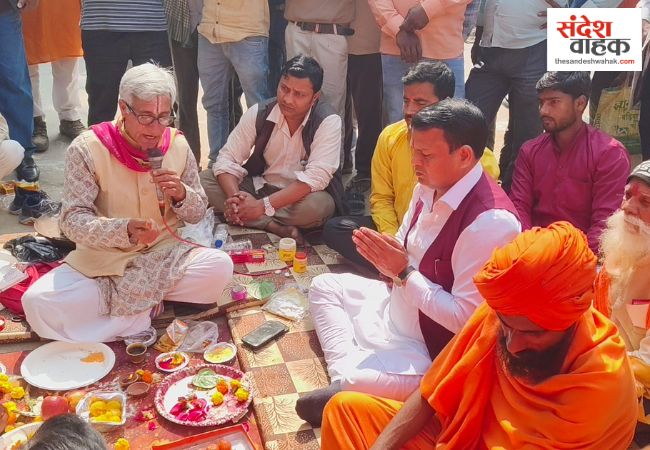 अमेठी के बाजार शुकुल क्षेत्र के लोगों का सफर अब जल्द ही आसान और सुरक्षित होने वाला है। मंगलवार को क्षेत्रीय विधायक सुरेश पासी ने महोना से जैनबगंज होते