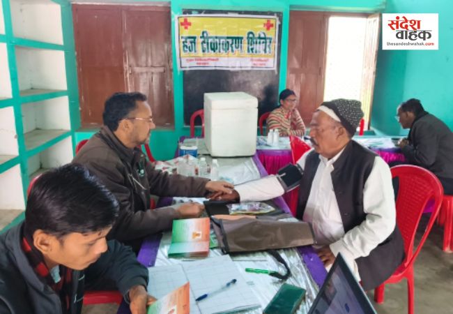 हज यात्रा 2026 की तैयारी कर रहे जायरीनों की सुविधा और मार्गदर्शन के लिए मदरसा अल-जामियतुन नूरिया ऐनी में एक भव्य प्रशिक्षण शिविर का आयोजन किया गया।