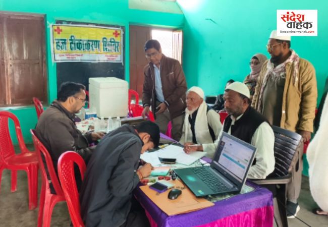 हज यात्रा 2026 की तैयारी कर रहे जायरीनों की सुविधा और मार्गदर्शन के लिए मदरसा अल-जामियतुन नूरिया ऐनी में एक भव्य प्रशिक्षण शिविर का आयोजन किया गया।