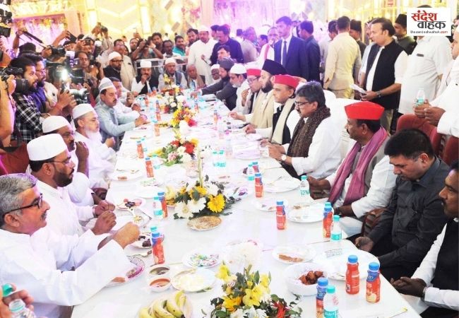 Lucknow News: मोतीमहल लॉन में रोजा इफ्तार पार्टी, अखिलेश यादव बोले-  दिलों को जोड़ते हैं ऐसे आयोजन