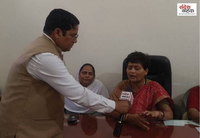 Siddharthnagar News: सपा महिला सभा की बैठक में रीबू श्रीवास्तव ने भाजपा सरकार पर साधा निशाना