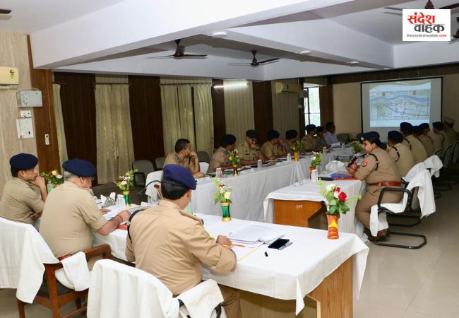 मीरजापुर: DGP राजीव कृष्ण ने ली जोन स्तरीय समीक्षा बैठक