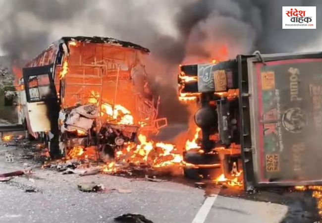 आंध्र प्रदेश: बस और ट्रक की भीषण भिड़ंत के बाद लगी आग, 10 यात्री जिंदा जले